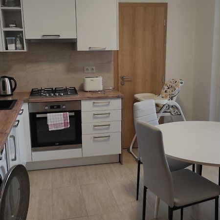 Apartman Sofia Levice Buitenkant foto